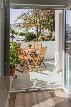 Lovely & bright renovated apt. w/ balcony in Lagos